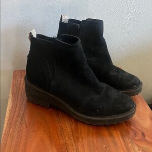 Universal Thread Black Ankle Booties